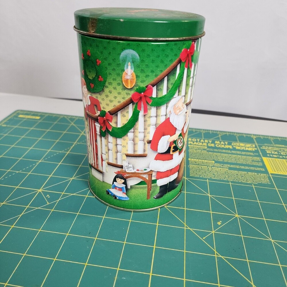 Vintage 1993 Holiday Classics Series canister #6 Reeses christmas tin 6.5x4